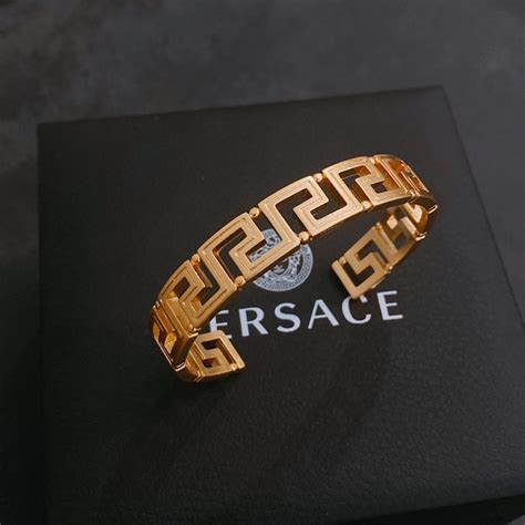 wholesale fake versace bracelet|More.